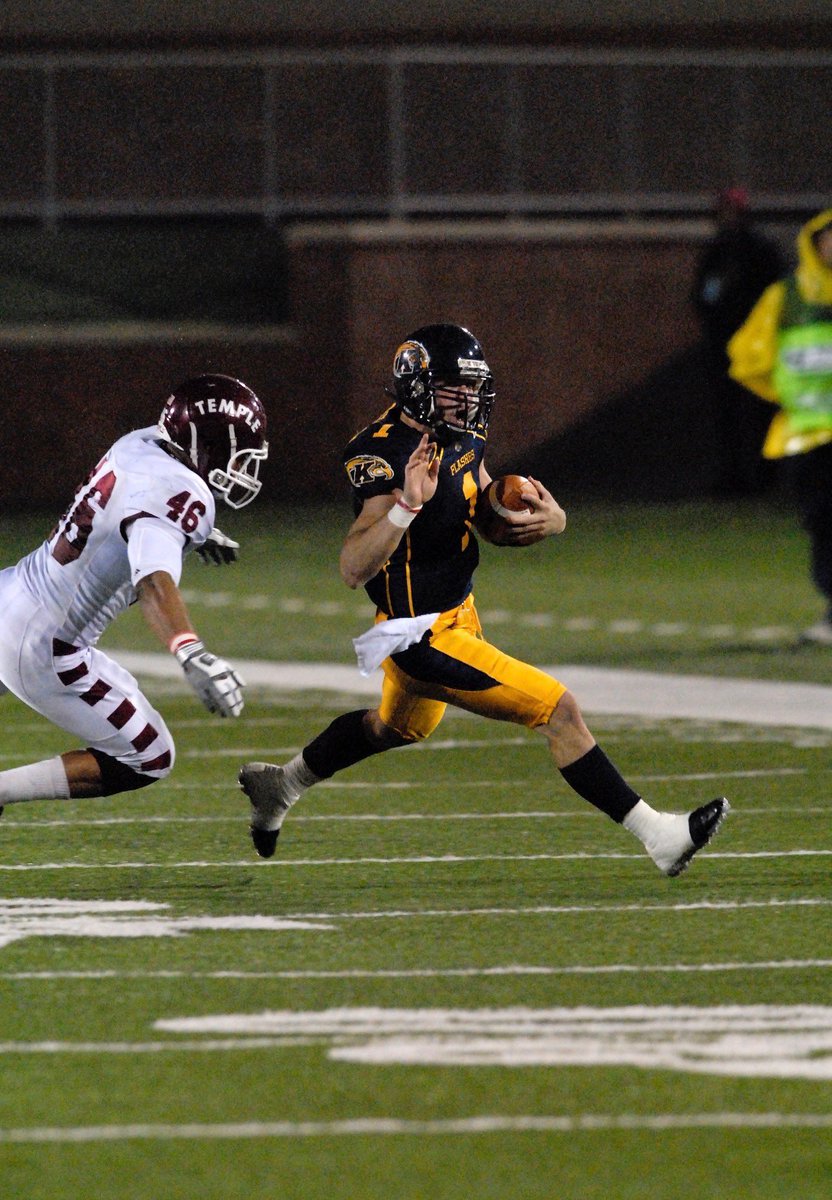 Day #110 tweeting pics of <a href="/Edelman11/">Julian Edelman</a> until he comes back to see the boys and signs the tradition wall <a href="/KentStFootball/">Kent State Football</a> ⚡️🐿️