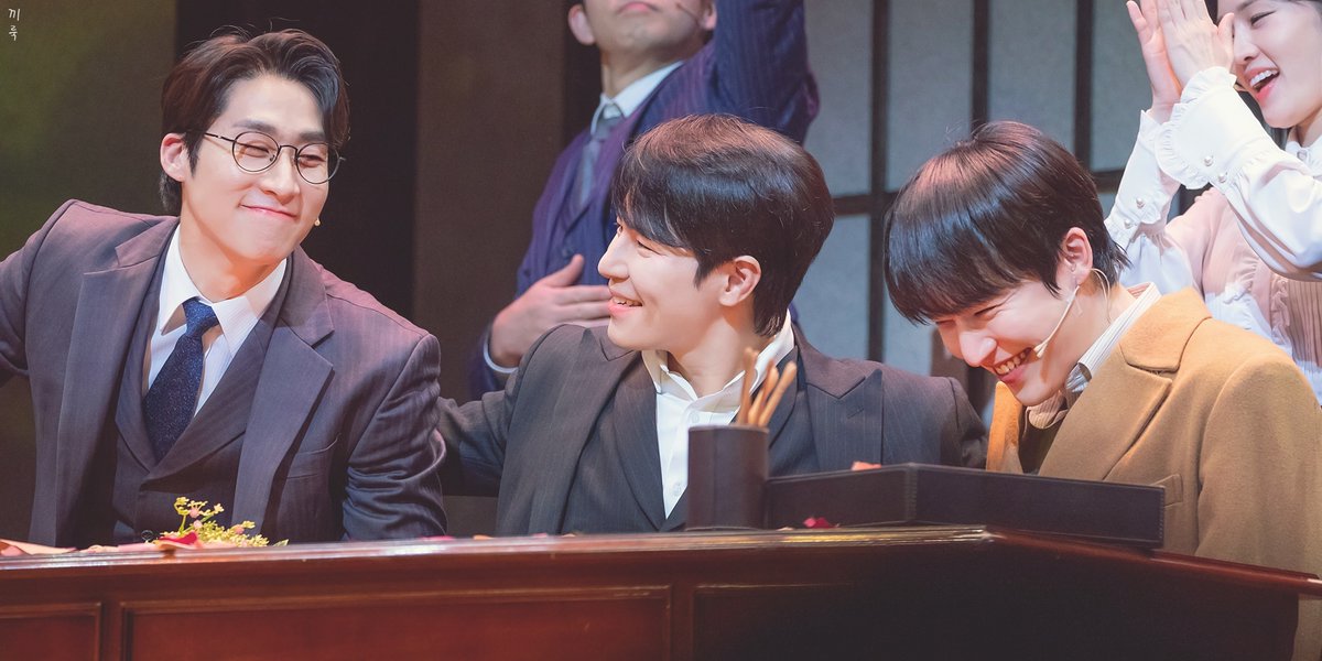 260210 팬레터 커튼콜 #김지철 #이규형 #원태민  

가난해도 사랑은 알지🩵