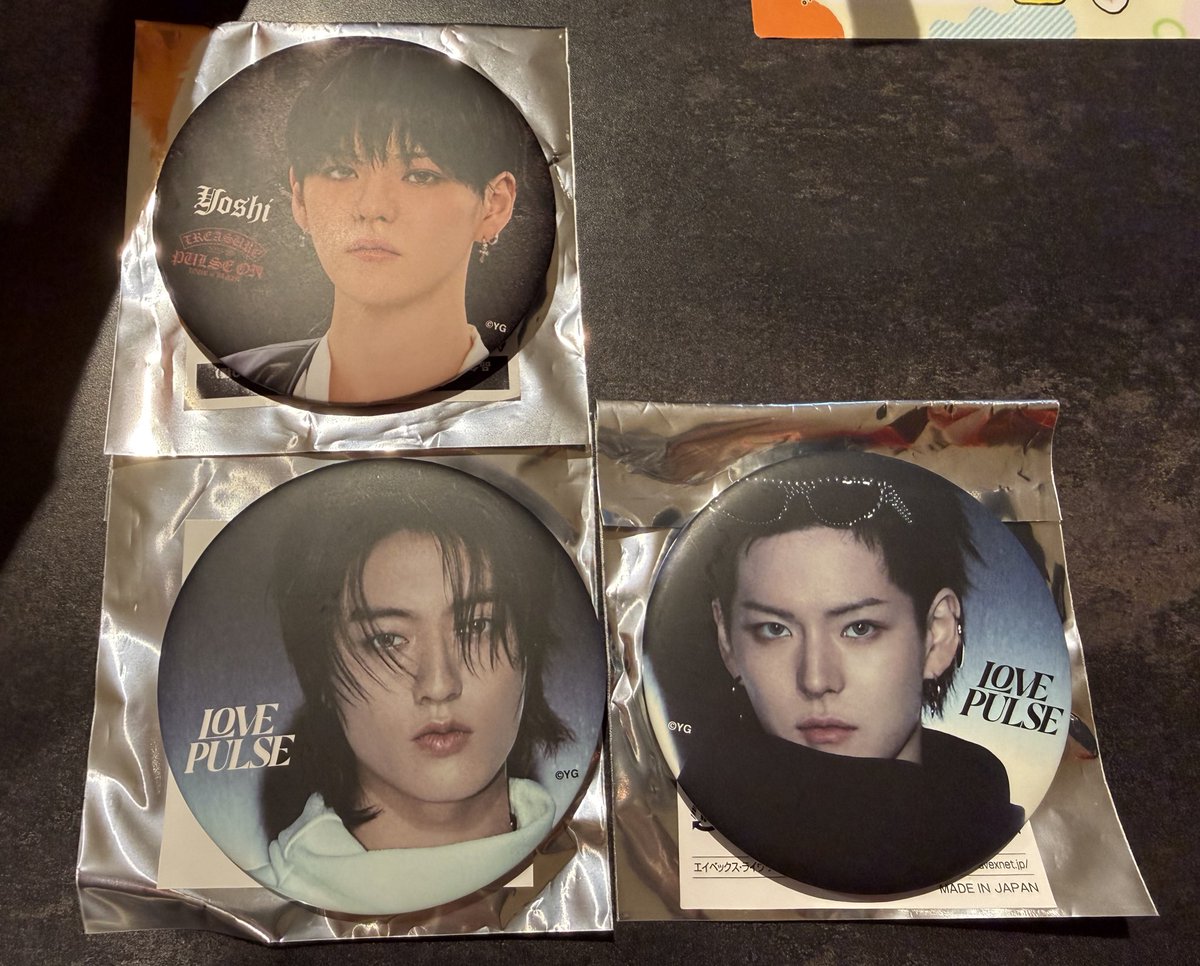 TREASURE 交換 缶バッジ 譲 ヨシ ハルト 求 アサヒ 今回の背景黒の缶