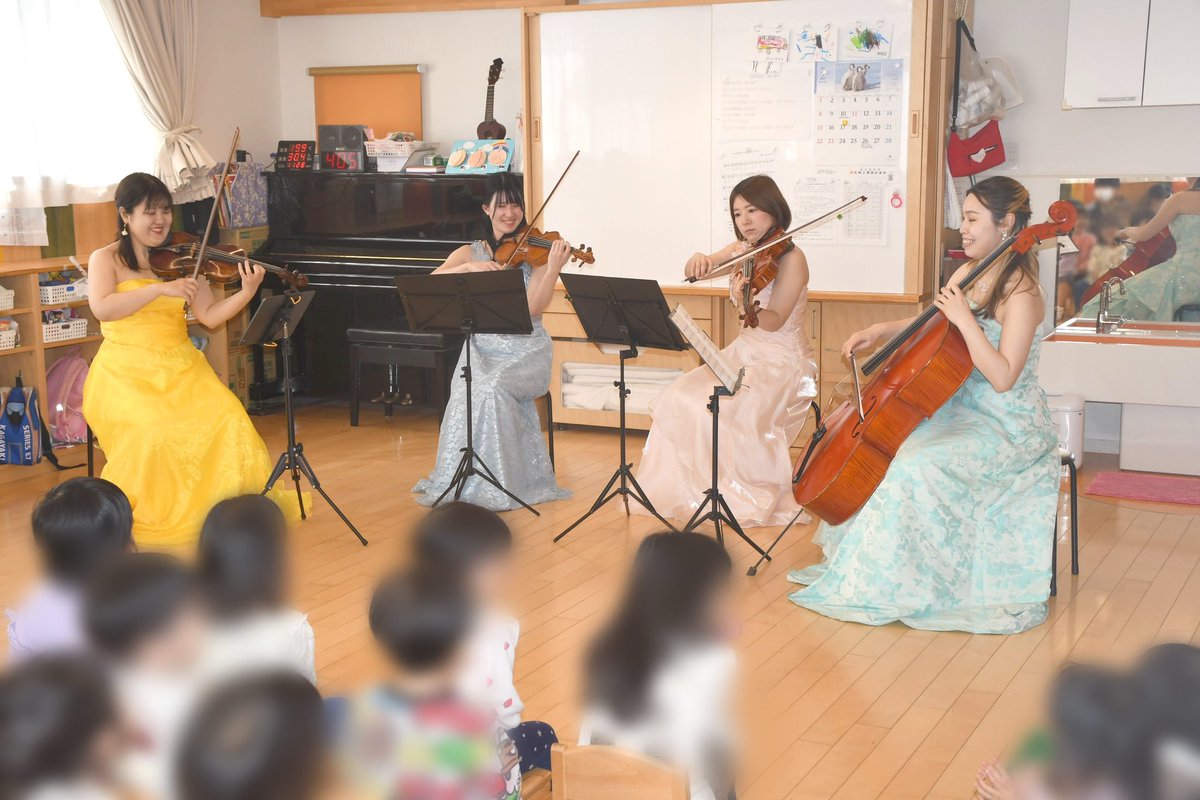 QuartetArco's tweet photo. 昨日は保育園での音楽会でした🎵
普段からウクレレの音に親しんでいる音楽好きの子供たち。
最初の「天国と地獄」で大笑いが起きて、新鮮な反応に思わず演奏者たちも笑顔に…🥰

先生方にも大変お世話になりました。
ありがとうございました！

#カルテットアルコ
#カルテット・アルコ
#QuartetArco https://t.co/TFv6XyWjc9