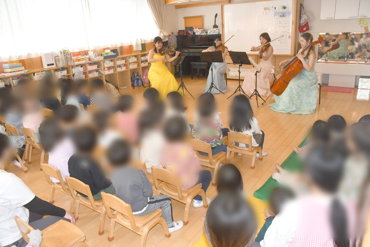 QuartetArco's tweet photo. 昨日は保育園での音楽会でした🎵
普段からウクレレの音に親しんでいる音楽好きの子供たち。
最初の「天国と地獄」で大笑いが起きて、新鮮な反応に思わず演奏者たちも笑顔に…🥰

先生方にも大変お世話になりました。
ありがとうございました！

#カルテットアルコ
#カルテット・アルコ
#QuartetArco https://t.co/TFv6XyWjc9