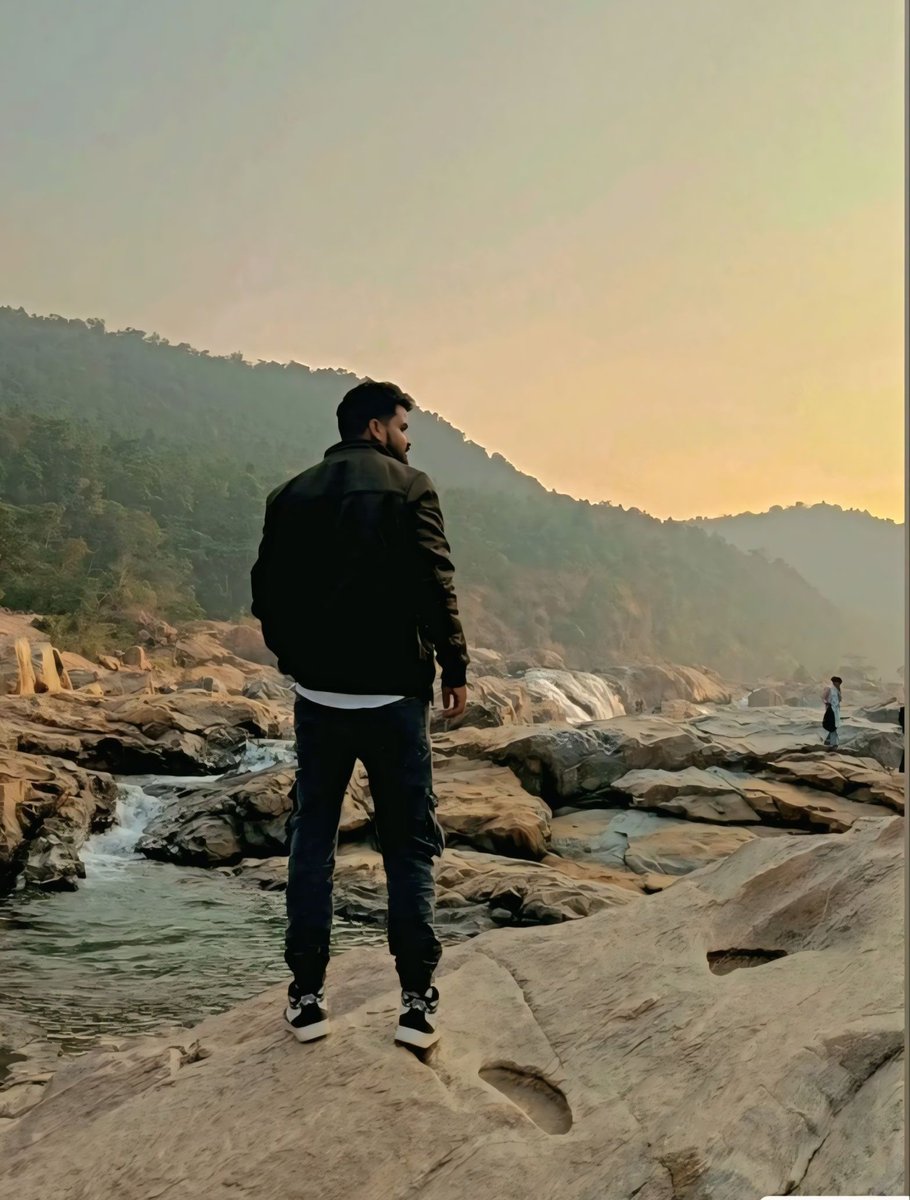 Srairdrop09's tweet photo. Good morning guys 

@trylimitless isn’t just a name, it’s a vision. Built for creators dreamers, and innovators  Limitless is pushing boundaries with smart technology and bold ideas to shape the future. 
#Limitless #Innovation #FutureTech #AI #TechVision #NextGen #DigitalFuture https://t.co/GOfYj1FTVe