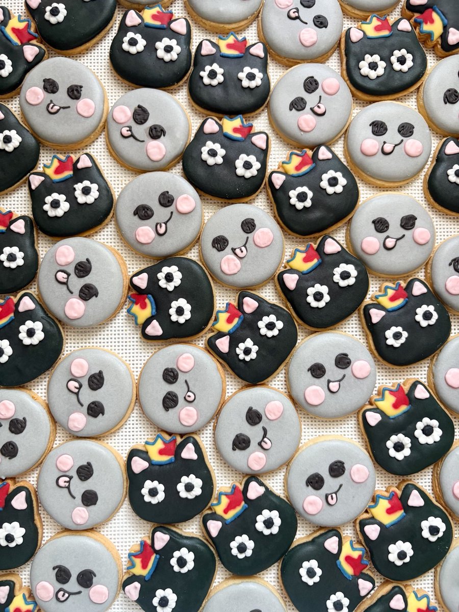 Giveaway for แม่ดลลี่🪨,แม่กานูเล่🐈‍⬛
50 ea
cookies 🍪 น่ารัก น่ากิน จากร้าน
#teelenmunchies 🐈‍⬛

 มารับกันได้เลยค่า
🦋💙💜
14 feb 2026 
🏟️ Rajamangala national stadium
#SMTOWN_LIVE_BANGKOK 
#SMTOWNLIVE2025_26_BANGKOK