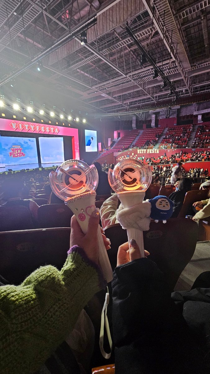 hee_min12's tweet photo. 첫 한국 팬콘🥰 시간이 너무 빨리 지나가고... 너무너무 행복했당☘️ https://t.co/9fR9CiOn9L
