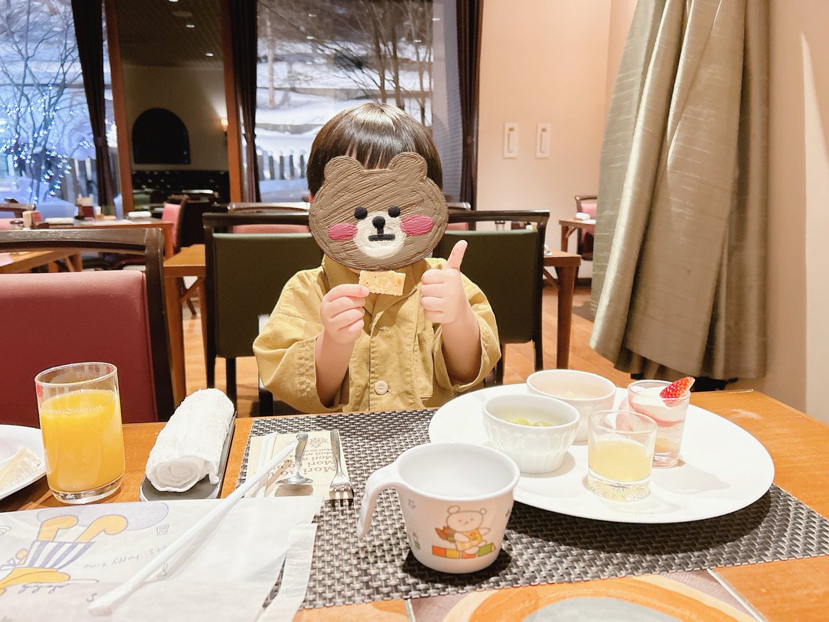 dUhsgiLfIFSW8LW's tweet photo. 昨日は参観日👦🏻色んなお友達と仲良くしてる姿とかも見れて成長を感じた🫶お昼前に終わったのでそのまま温泉へ♨️メンズたちが温泉入ってる間エステ行ってきて良いよとのことだったので、フェイシャルエステも行けた🥹フィーバータイム💛マシュマロ焼きの体験もあって、ごはんも美味しいし最高だったー💛 https://t.co/ijrQerbEJA