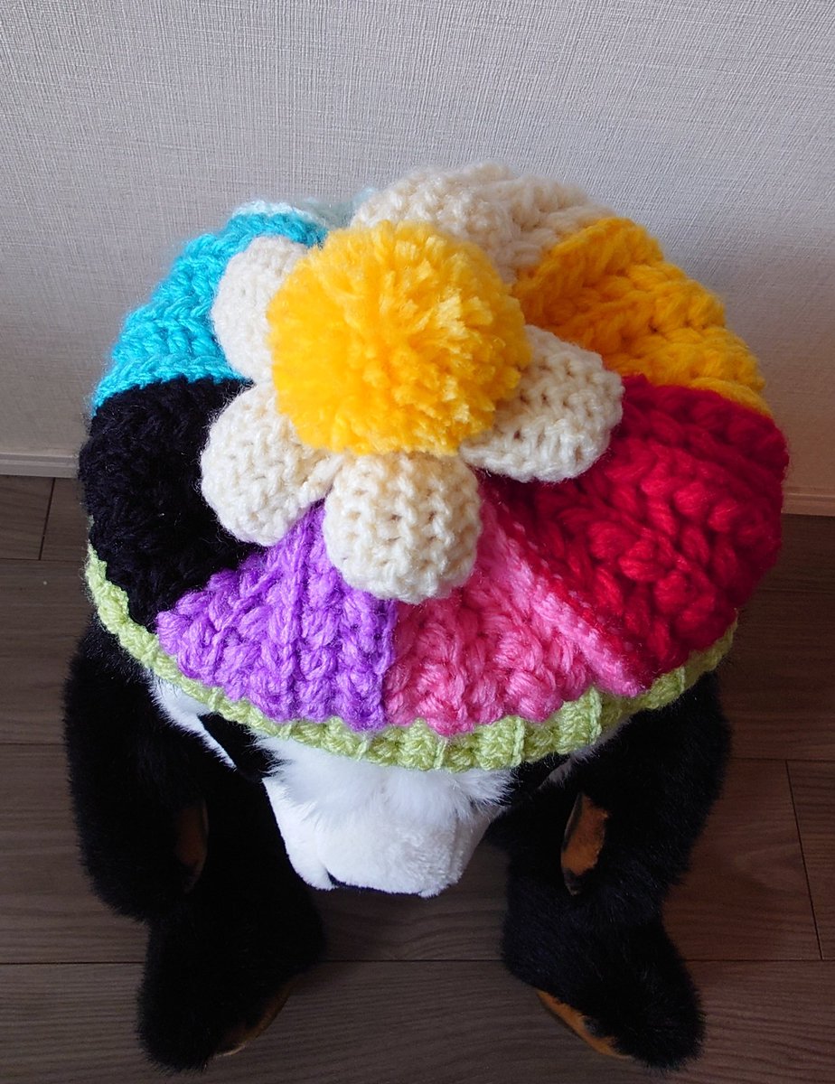 明後日からの金沢旅行に備えて、帽子を編みました。娘ちゃんの希望により、ピクミンのオニヨンデザインです。
でも、割と暖かくなるみたいで、帽子は要らないかもな〜となってて少し切ない😂😂
娘ちゃんが恥ずかしがるので、パンダが代役してます。