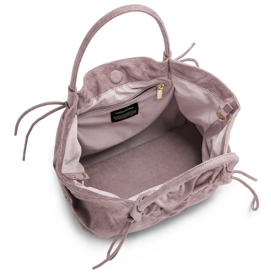 xxfinaaa's tweet photo. The prettiest handbag award goes to Sometime!!! Sumpah GORGEOUS gilaaa 😩💖 timeless design, sweet color! Sekali pandang terus jatuh cinta 🥹 https://t.co/UkwCRRrcoN
