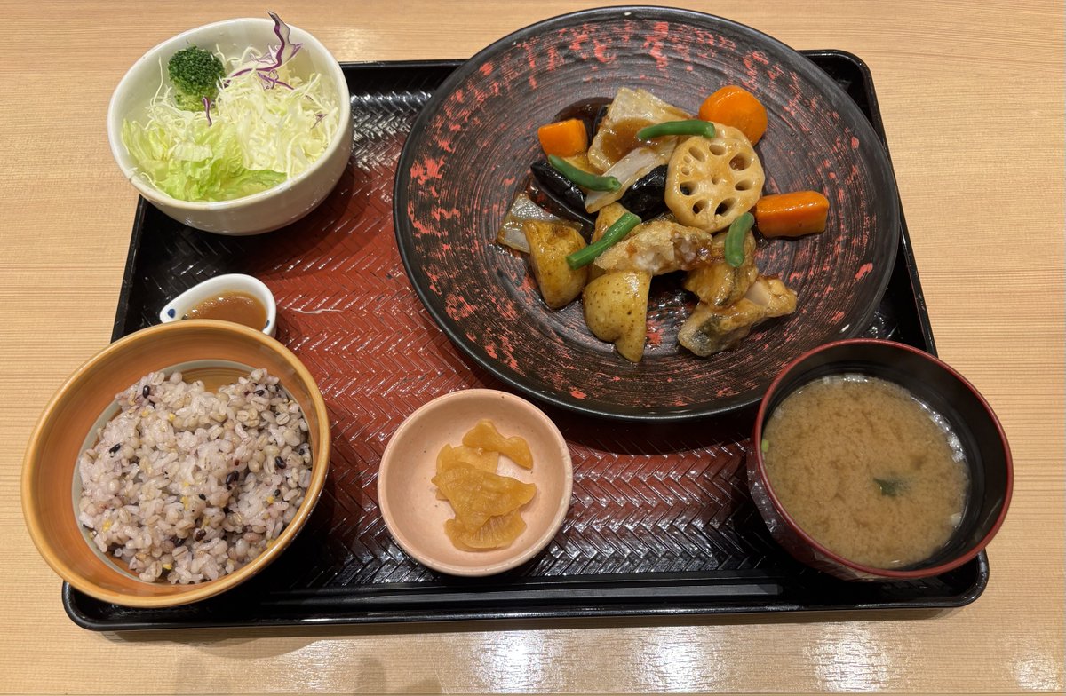 今日のランチ😊❣️

#すけそう鱈
#野菜
#黒酢
#定食
#大戸屋