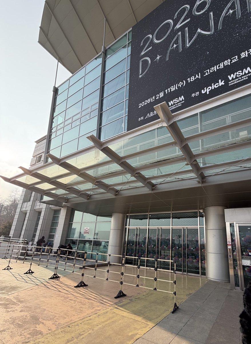 AHOF_official's tweet photo. [🤥] 260211 2026 디 어워즈(D Awards) 인원체크 안내 

🕒 4:30PM [KST]
📍 고려대학교 화정체육관 앞

FOHA분들은 본인 명단 번호 인원 체크 시간에 맞춰 
아래 사진 속 장소로 늦지 않게 모여 주세요🤍

#AHOF #아홉 https://t.co/yzRdebfviR