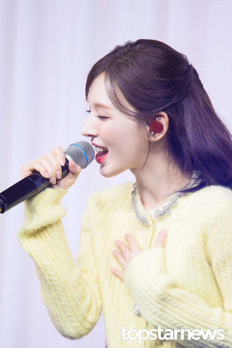 [HD포토] 레드벨벳 웬디, ‘노래할 때 가장 아름답다’ (서울갤러리 개관 기념 특별 공연) #웬디 #WENDY #레드벨벳 #RedVelvet #서울갤러리 #축하공연 #프리뷰 topstarnews.net/news/articleVi… <- Original Photo