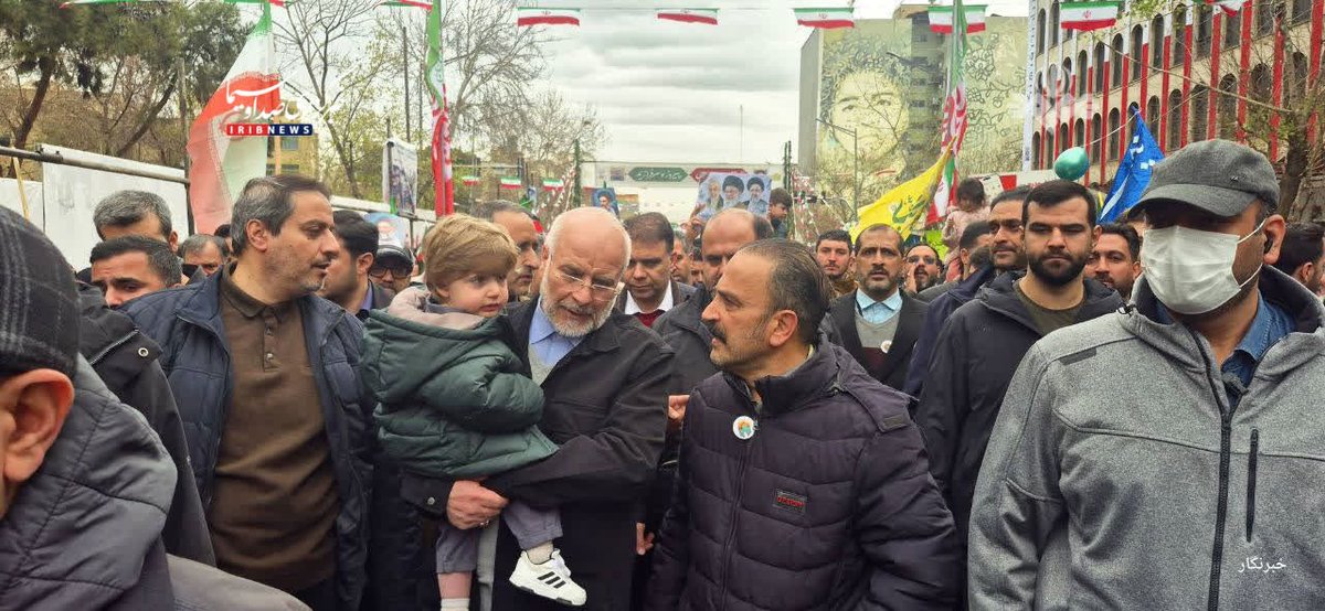 حضور مسئولین انقلابی به همراه خانواده در 22 بهمن ✌️🎉
#ایستاده_برای_ایران  
#فتح_بزرگ