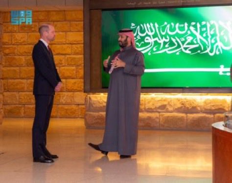 سمو سيدي #ولي_العهد يستقبل ولي عهد بريطانيا ويصطحبه في جولة بحي الطريف التاريخي في الدرعية.