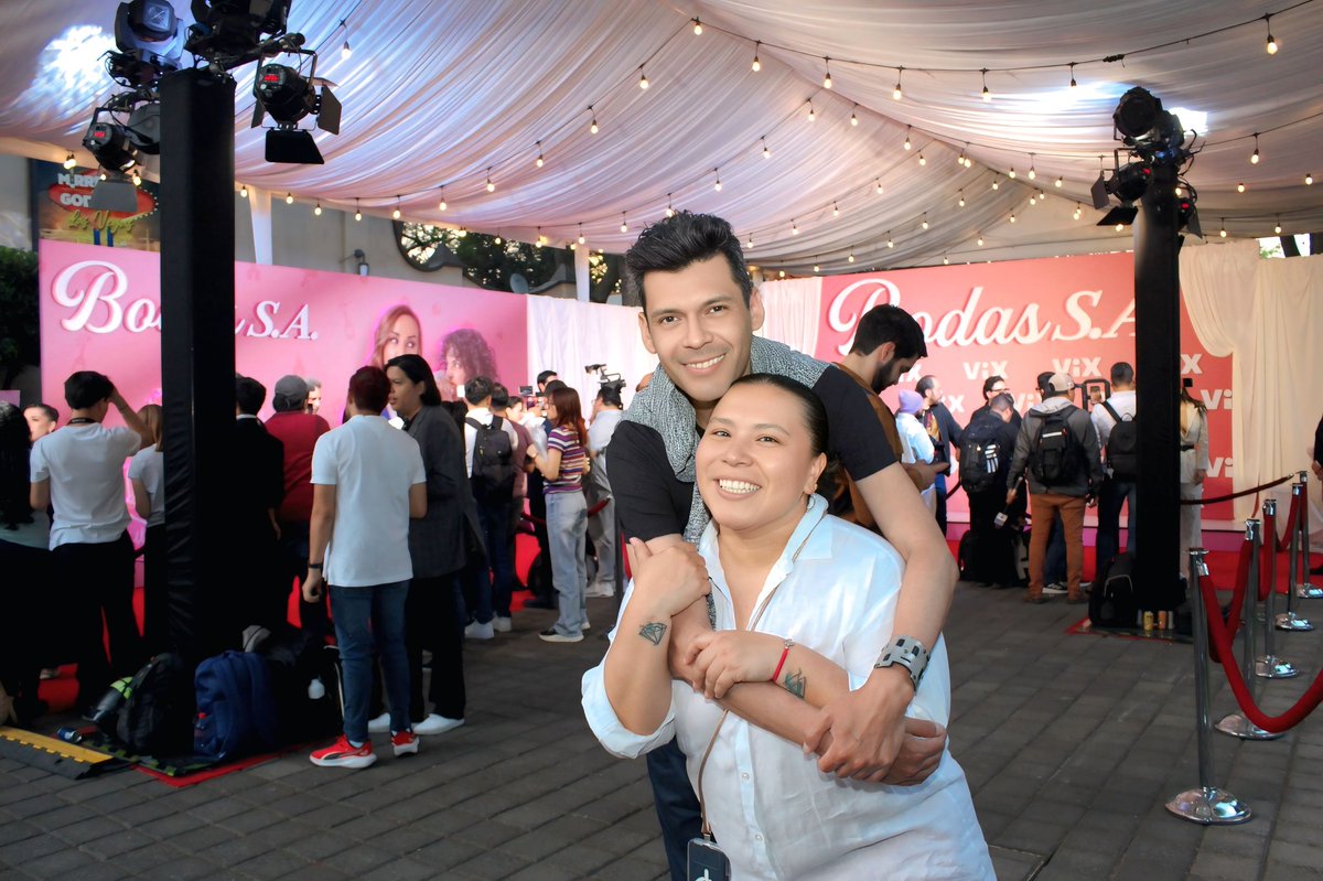 Auguro gran éxito a #BodasSA, la nueva propuesta de comedia protagonizada por <a href="/ConsueloDuval/">Consuelo Duval</a> y disponible en <a href="/VIX/">ViX</a> a partir del 13 de febrero. #redcarpetchallenge #redcarpet