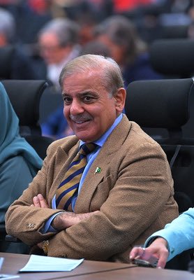 شہباز شریف نے مکو ہی ٹھہ دیا۔ 
<a href="/CMShehbaz/">Shehbaz Sharif</a> 
اسمبلی پہنچا ہوں تو یہاں کورم نہیں ہے۔ کورم سے مراد ہے یہاں اجلاس چلانے کے لیے جو لازمی اسی/ چوراسی ایم این ایز درکار ہوتے ہیں وہ موجود نہیں ہیں۔ اس ہاوس میں کل ارکان 340 ہیں اور اسی لوگ بھی نہیں آتے۔ 

اس 340 کے ہاوس میں آنے کے لیے یہ