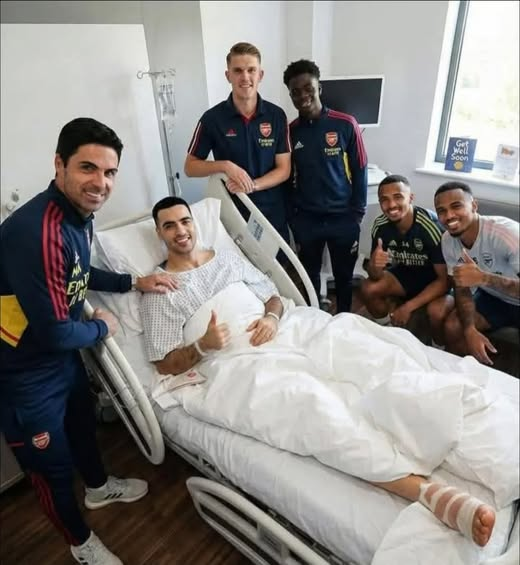 Mikel Arteta and several Arsenal players showing solidarity with Mikel Merino as he undergoes surgery.💪💪🔴