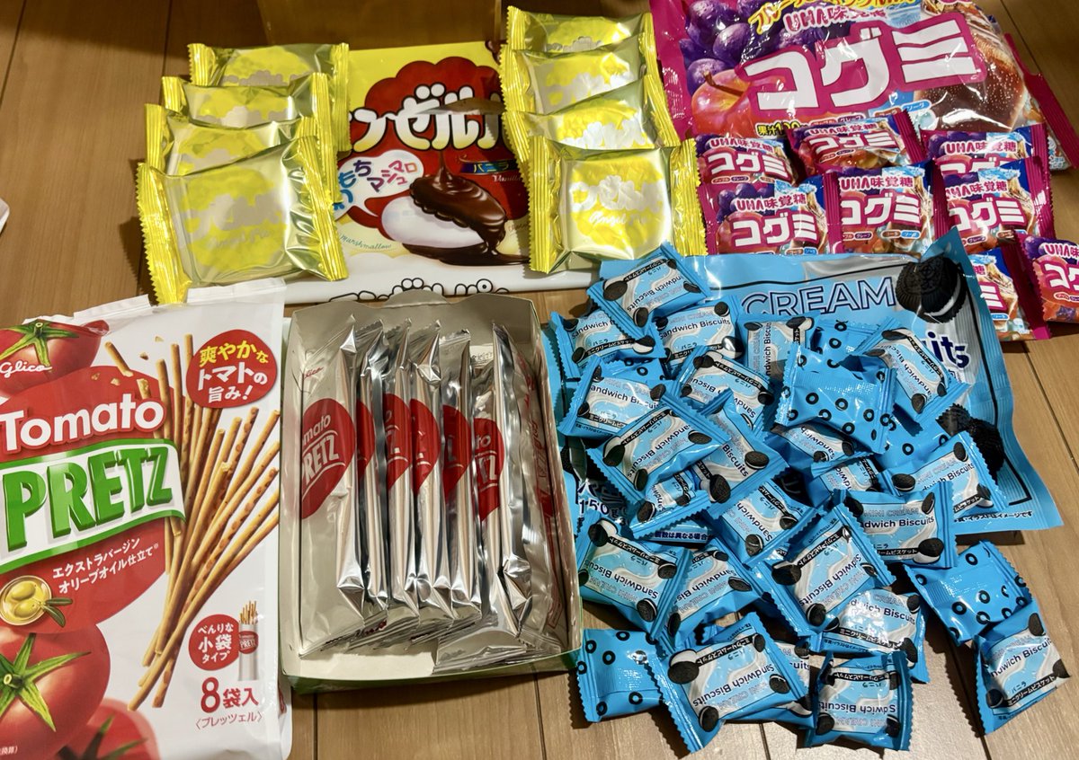 ogimiku's tweet photo. 家族内で駄菓子屋やってる🍭🍬🍪
家でのデザートとは別で
子供達がお小遣いで買えるように破格でやってる【にゃんこ商店】🐈

ジュース30円〜
グミ30円〜140円✨
なかなか豊富なラインナップ🤣
本日も入札してきた🛒 https://t.co/3pO4NaP7vx