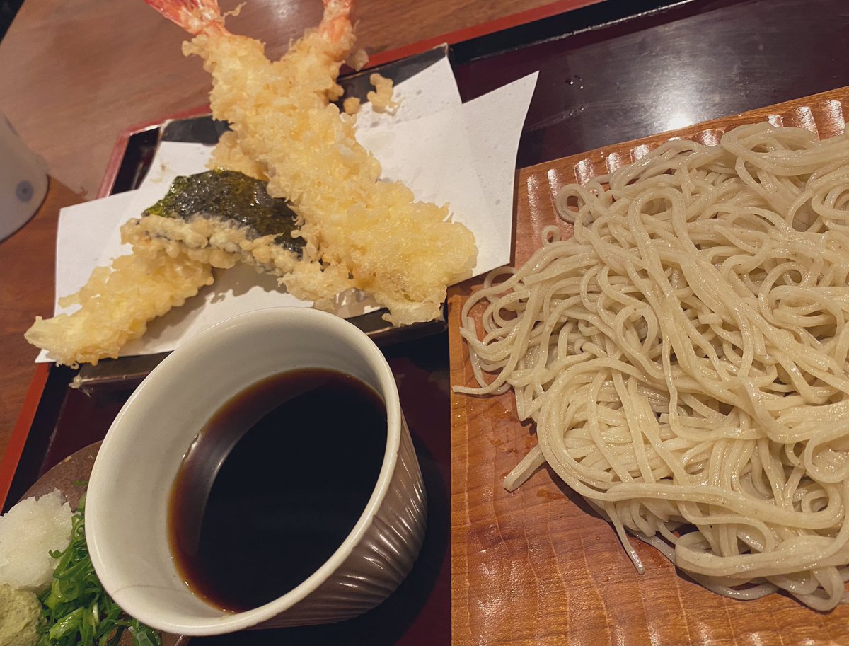 祝日㊗️昼メチ😉🍀✨
🍤ざる蕎麦✨
今日は水曜日ですので
実家にて聞取＆ガス抜day♪
夕飯献立🥢は無しですー

※因みに夕飯聞いたら
　なんと！
🍤海老フライ！贅沢❣️