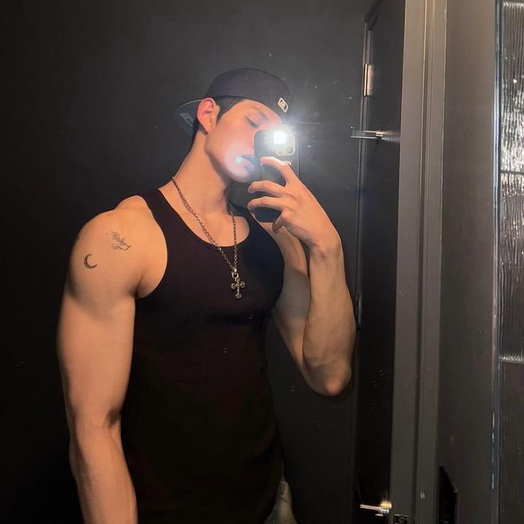 솔직히 이명박 닮긴 했는데 꼴림