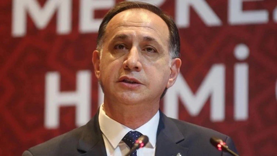 HabibHabib1907's tweet photo. Ya “ADALET” ya da “İSTİFA”

Sayın TFF ve MHK başkanları oturduğunuz makam bir devlet makamıdır yani o makamın gerçek sahibi halktır. Makam gereği asıl göreviniz futbolda “ADALET”i sağlamaktır Ama maalesef TFF ve MHK sadece Galatasaray’a ayrıcalık sağlayarak diğer takımların milyon Avroluk yatırımlarını hiçe atmaktadır. 

Ya “ADALET”i sağlayın ya da gereğini yapıp “İSTİFA” edin.

Ya “ADALET” ya da “İSTİFA”.

@TFF_Org  
@MHK_Resmi