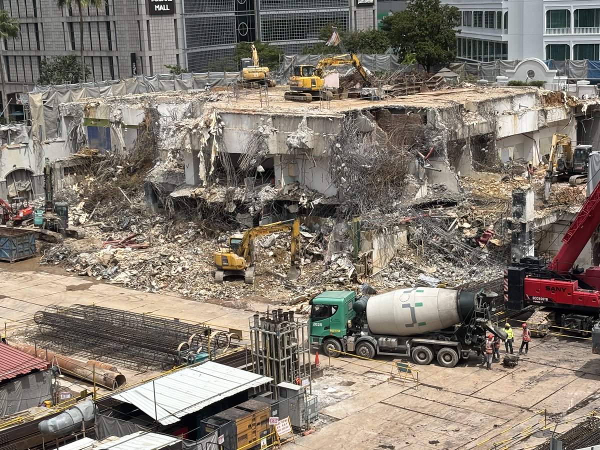 Robin Hicks tweet media