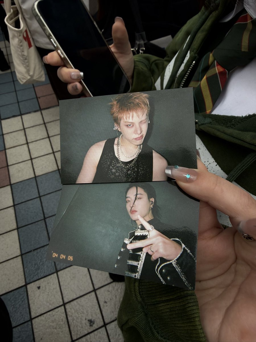 🦊🤍🐷 tweet media