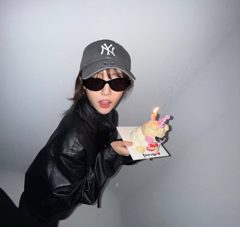 ludaaaa06's tweet photo. 케이크 다 모에화 다른거봐 ㅋㅋㅋㅋ
삼파전 치열해

햄스터🤍 vs 강아지 vs 레서판다 https://t.co/8CVdKvQSeo