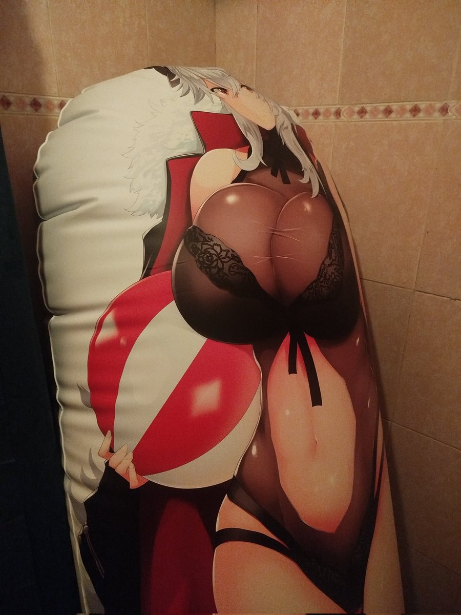JacobTP666San's tweet photo. I back , Hi everyone, I'm back! I've been very busy, so I have some news, but the special news is that I have Zeppy! I fell in love with this character and gave him his first bath ✨❤️ It's a shame he's the 180cm one, but I couldn't pass up the opportunity to try him out. https://t.co/duI7rUwBOy