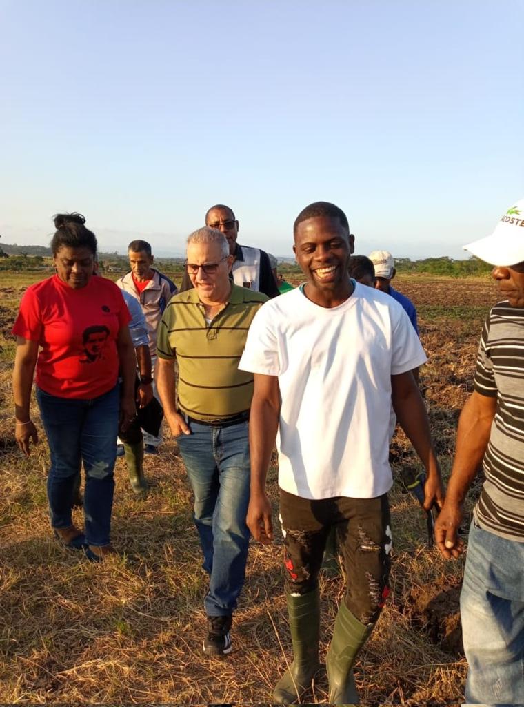 Acompoñados por las máximas autoridades de la provincia la primera secretaria del PCC Beatriz Johnson,el gobernador Manuel Falcón factores y miembros del consejo de dirección informamos sobre la actualidad de los objetivos de trabajo 🇨🇺