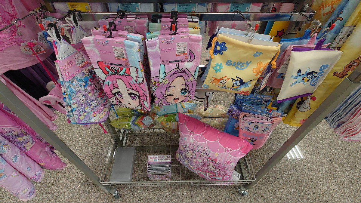 しまむら　名探偵プリキュア 　クッション　ミニタオル 　タオル セット 今日からスタートした「しまむら×名探偵プリキュア」の商品を見に行き