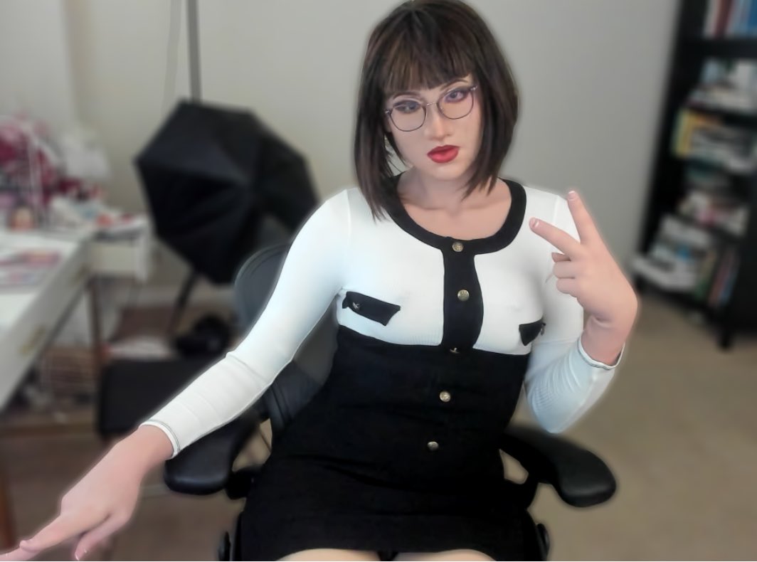 Mistress Vivian tweet media