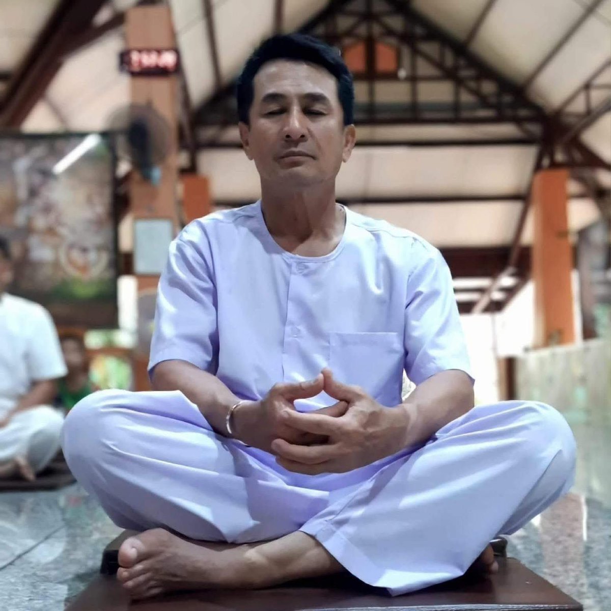 มีมใหม่

แพ้ได้ แต่อย่าตาย                       ช่างแม่มัน