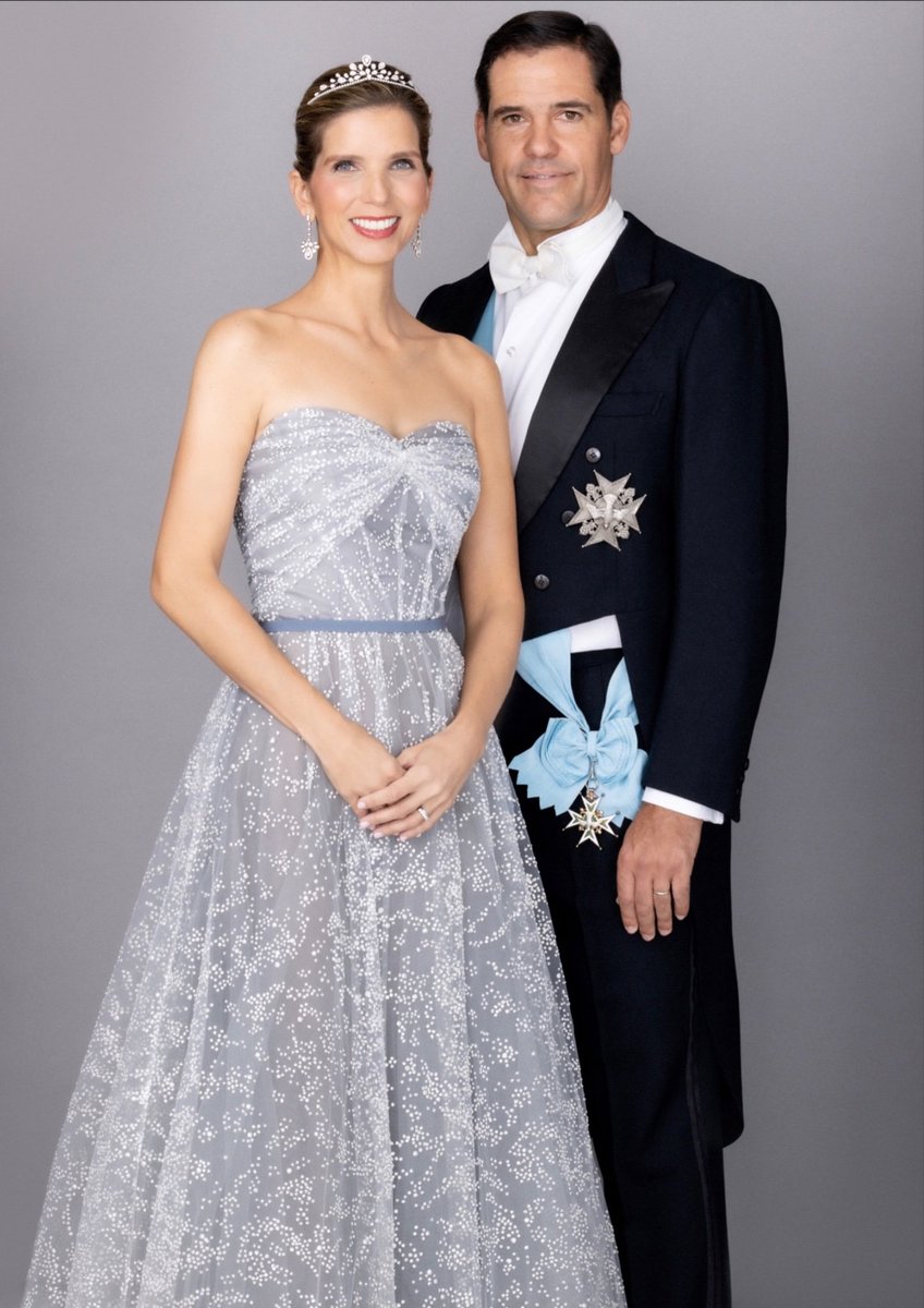 Le roi, étant au-dessus des partis politiques, représente l'unité de la nation, alors qu'un président ne représente que les personnes qui l'ont élu.