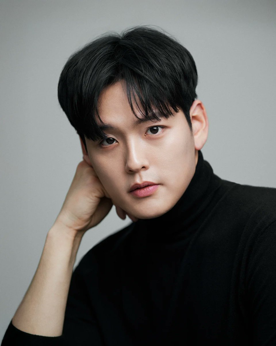 진짜 배우 프로필 같아서 좋다
진짜 배우 프로필이긴 한데