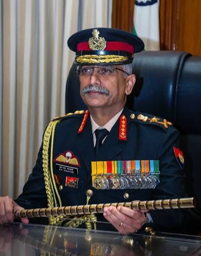 फोर स्टार्स ऑफ डेस्टिनी!! 

इस किताब की डेस्टिनी में क्या लिखा है, सरकार तय करेगी। मगर यह तय है कि कि किताब के तमाम पन्ने, जनरल साहब की दशकों की सैनिक सेवा के अनुभव से जन्मे हैं।
●●
किसी भी देश की सैन्य नीति उसकी आर्थिक हालात, विदेश नीति सहित बहुत से तत्वों से एलाइन होती है।