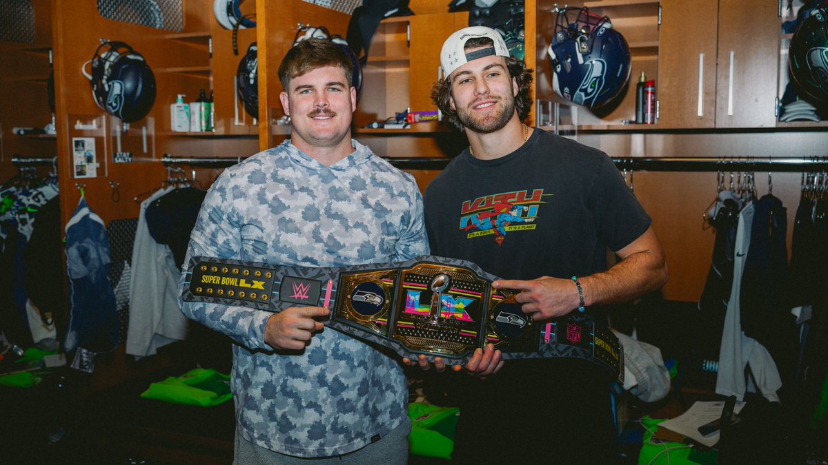 Seahawks's tweet photo. CHAMPS. 💪 https://t.co/TIIfh1qj50