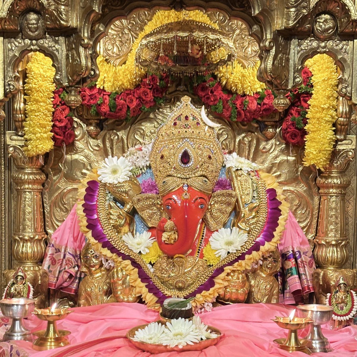 ॐ श्री गणेशाय नमः ॐ गं गणपतए नमो नमः श्री सिद्धिविनायक नमो नमः 🙏