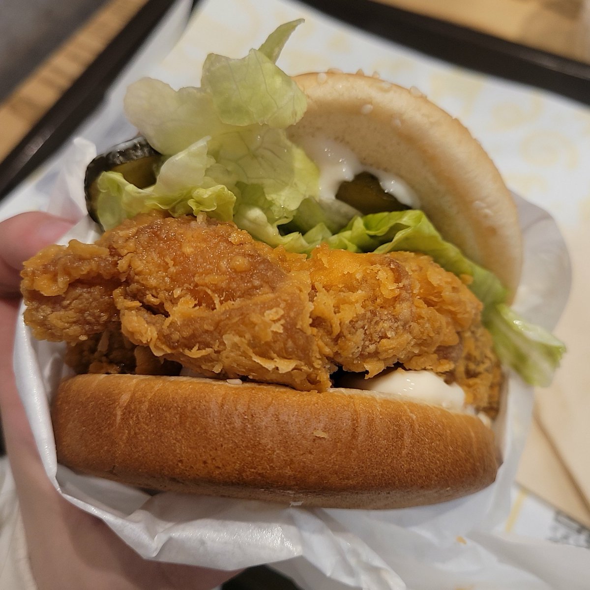 ボヨン tweet media