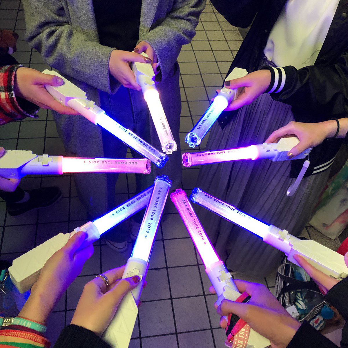 aaami_446's tweet photo. 私の青春、AAA
たくさんの出会いと幸せな日々をありがとう
AAAの西島隆弘を知って、そこから與真司郎を好きになった
今ある家族はAAAがあったからあるもの
AAAは私たちの一部

にっしー、身体を大切にしてね
いまAAAを聴いて号泣してる私です
#AAA #AAA西島隆弘 https://t.co/JRDxFJC5f2