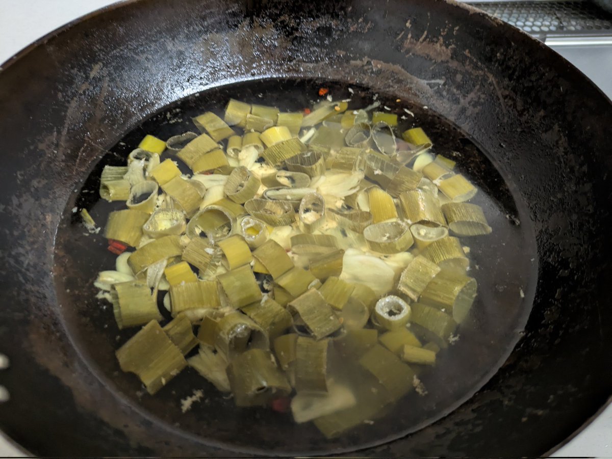 ドンデコルテ渡辺レシピの炒飯作ったんやけどマジで美味い😆✨！
手間はかかるけどレシピで作ったネギ油がほんまに良い仕事してる♪