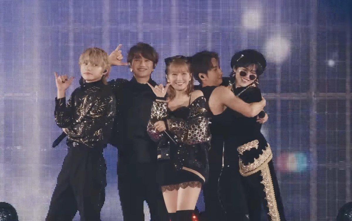 r_aaa_335's tweet photo. ほんとにほんっっっとに5人のAAAも大好きだった
メンバーが減って、それでも歌割りとフォーメーション変更に対応して踏ん張ってステージに立ち続ける決断をしてくれた5人だから、どのメンバーにも尊敬の念しかなかった
2021年12月25日札幌ドームで5人の最後の姿を見届けられて本当に良かったと今は思う https://t.co/pJdxT9DxlU