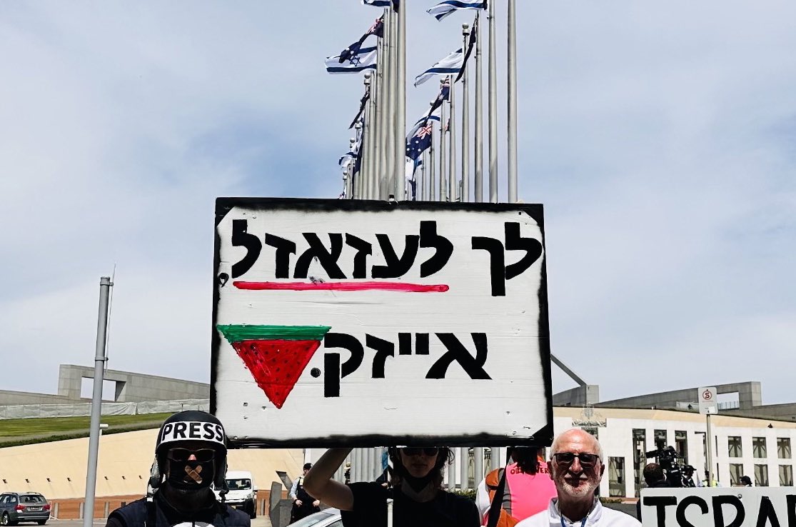 shemeshmicha's tweet image. כתובת נאצה נגד הרצוג ואבטיח 🍉 #Canberra