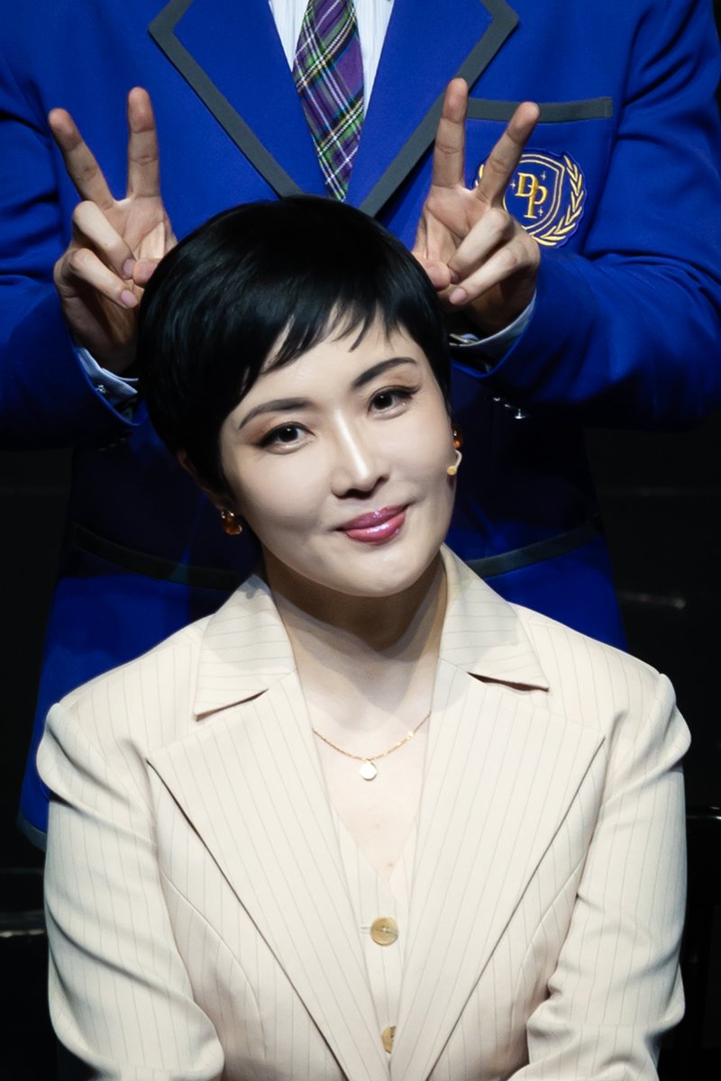 타오르는 어둠 속에서 피처링 트랙

도냐 페피타 | #안유진
미겔린 | #박영빈