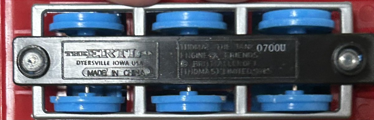 あっこのステッカーフェイス時代のアーテルマスは後ろにネジで止めてるわけじゃなく
トミカマスとおんなじ仕組で止められてるのね