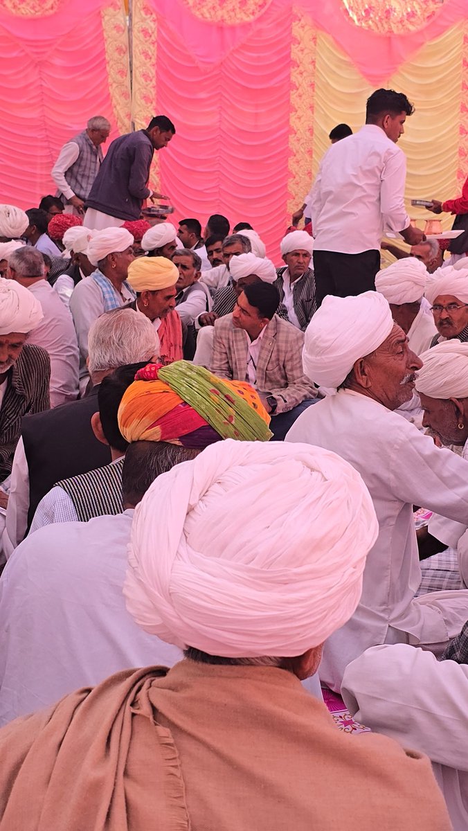 आज सिवाना विधानसभा क्षेत्र के सिणधरी ब्लॉक में ग्राम करना में मेरे प्रिय मित्र कानाराम जी थोरी के सुपुत्रियों के शादी समारोह में भाग लिया <a href="/RLPINDIAorg/">Rashtriya Loktantrik Party</a>