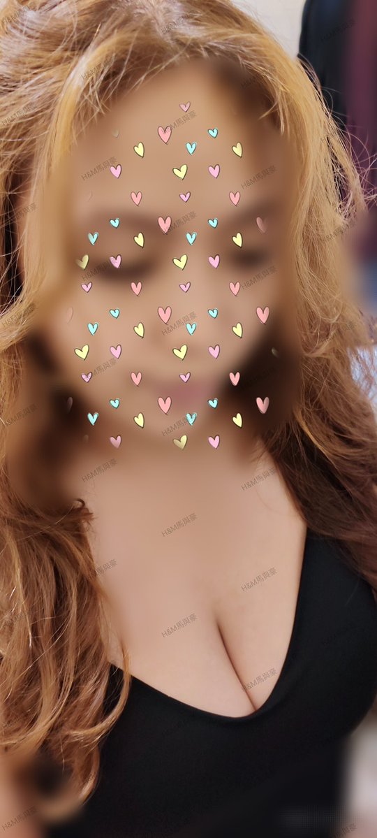 昨晚很開心
有點回到原點的感覺
有
麋先生帥哥
看手相的女孩 
強迫症的男孩
還有努力溝通的夫妻
以及一直以來的老朋友
少不了的就是滿滿的帥哥美女
再來要連續工作13天💪

期待未來遇到更多有趣的靈魂

我老公唱歌收到很多掌聲
超開心🫣謝謝大家不嫌棄他（馬

<a href="/momomohanhan/">涵情默默</a> 謝謝你們💗
#知足才會常樂