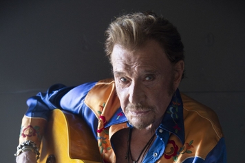 DFranceRadio's tweet photo. En ce moment sur Douce France #nowplaying : J'ai un problème (1973) - Johnny Hallyday &amp; Sylvie Vartan https://t.co/cBUwTxg3w5 https://t.co/TECdZIRDMN