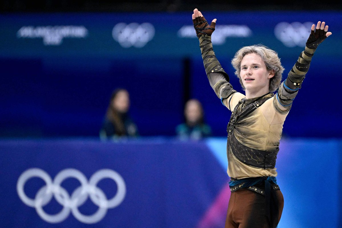 CGTNSportsScene's tweet photo. 🎙️🇺🇸Ilia Malinin on 🇯🇵Yuma Kagiyama:

"I'm pretty happy for him, he definitely fought out there. I always love to watch (him), he's such an inspiration and so incredible."

"It's an honor to be there to compete against him. We all support each other."

#WinterOlympics #鍵山優真 https://t.co/0lhgJVJRnY