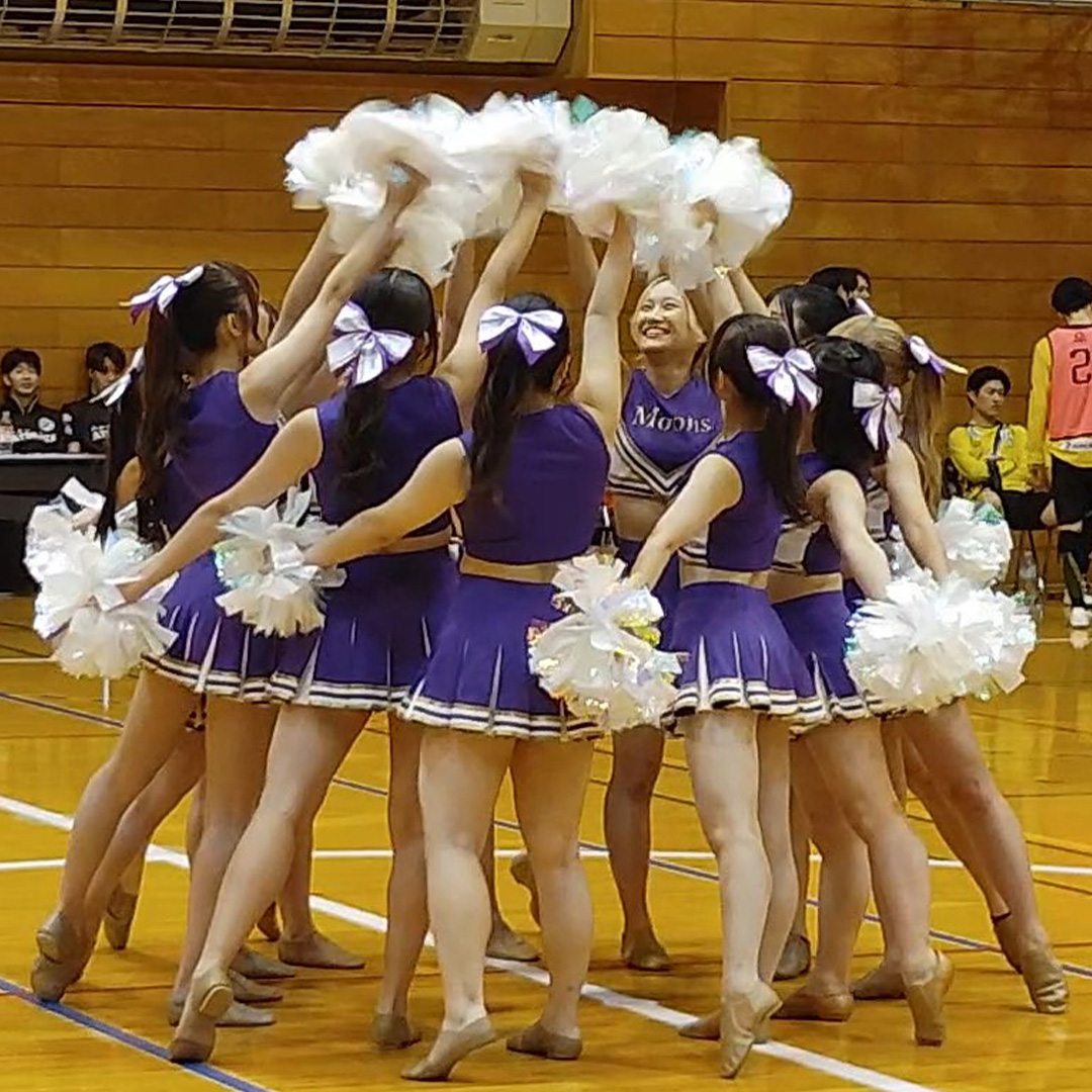 Moons_cheer's tweet photo. バレエ経験者のみなさんへ🩰

姿勢・ライン・表現力。
��の美しさを、チアの舞台で。
3/28 体験練習開催🌙
Moonsで踊りの幅、広げませんか？ https://t.co/EnNO6PvnsS