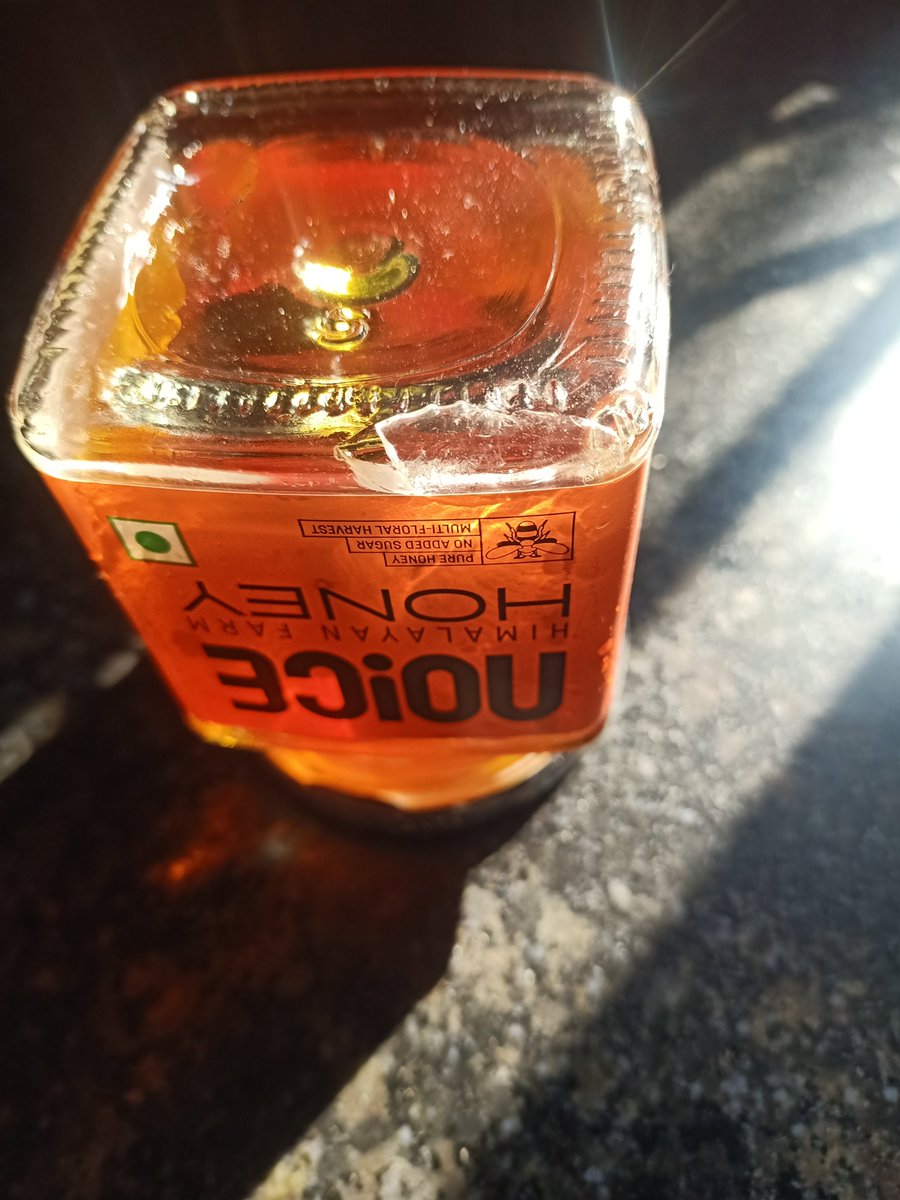 chirag00931's tweet photo. @instamart_it I ordered honey from your app and received broken bottles of it and when I complained about it your customer support is saying that we can't help. I want my refund asap. Order id-229730894773886 https://t.co/7a44jB5aOI