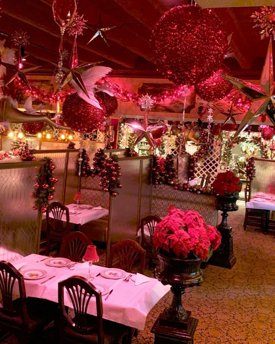 Flats130's tweet photo. Valentine’s Day is just a few days away, and we’re here to help with those last-minute reservations 💘 Check out Filomena in Georgetown for an eccentric and unforgettable night! 💌 #bozzuto #bozzutoliving #flats130living #dc #filomena https://t.co/qEOnjpiIDB